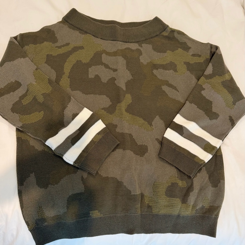 Hem & Thread Women's Olive Camouflage Crewneck Sweater